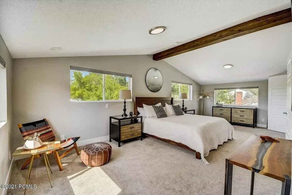 Bedroom with wood ceiling beam - Navajo furniture