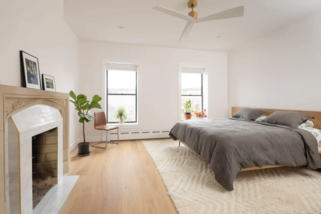 Bedroom with old marble fireplace - linen sheets